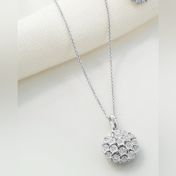 R.H. Macy & Co. Jewelry - R.H. Macy & Co. Fine Jewelry Diamond Cluster 18” Pendant Necklace